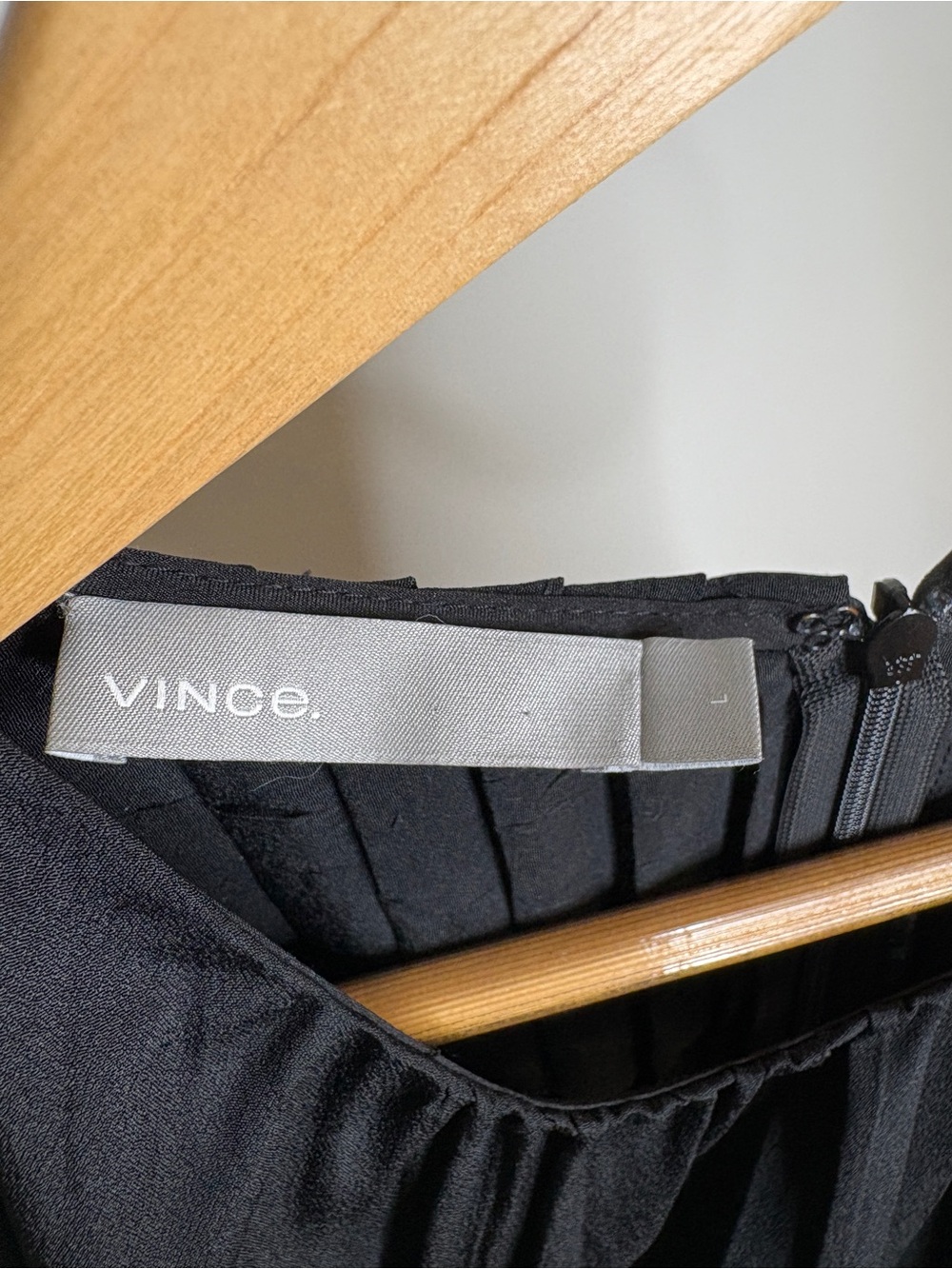VINCE Pleated Shell Top - Picture 6 of 6